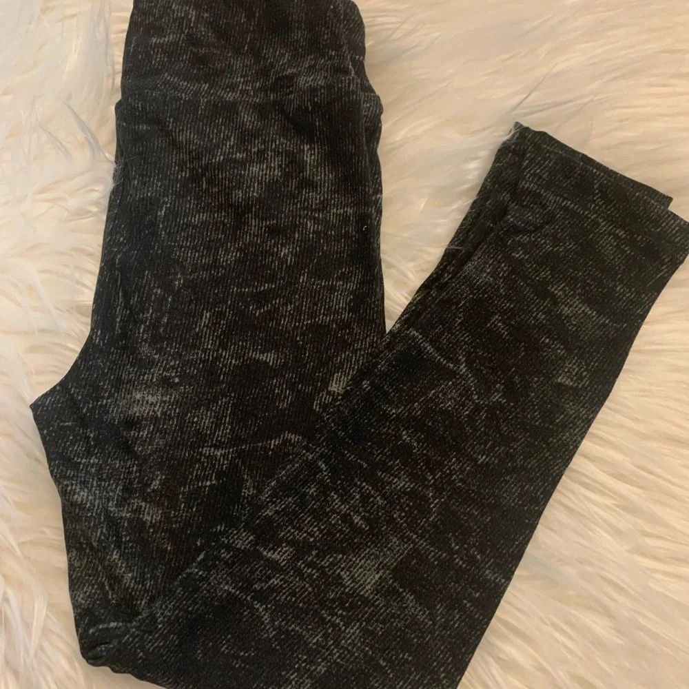 New! Girl’s Lularoe spooky Halloween leggings S/M